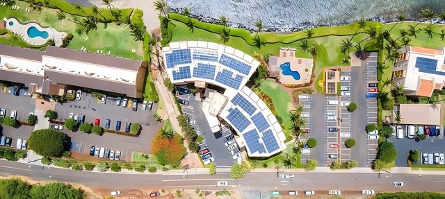 Beachfront 4BR, 2 Condos for 12 in Maalaea!
