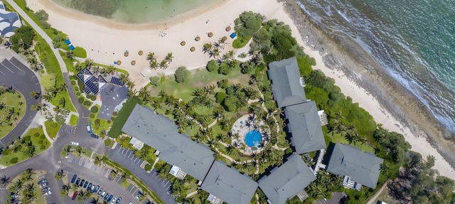 Beachfront 6BR, 2 Condos for 16 at Turtle Bay!