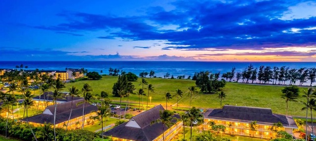 Beachfront - AC - 2 min Walk to Beach - Renovated - 3 Pools