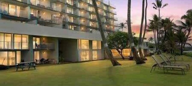 Beachfront Condo with Pool and Beach Access