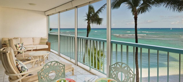 BEACHFRONT COZY 1BR/1BA/1PKG IN WAIKIKI