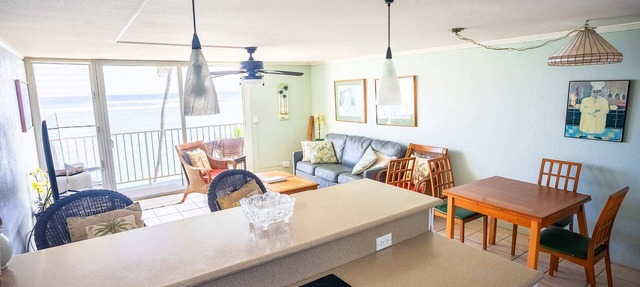 Beachfront PENTHOUSE w/Views & A/C!