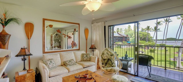 Beachside Molokai Condo w/Lanai & Pool Access!