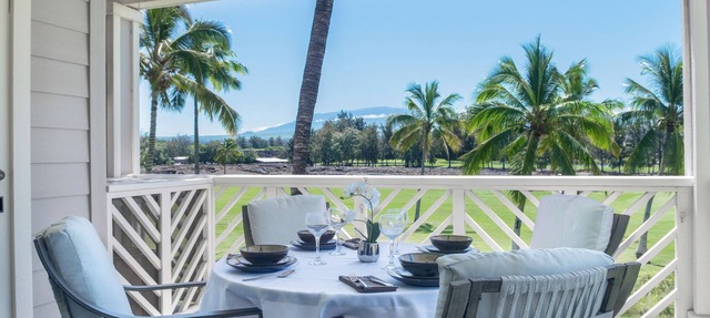 Beautiful condo walking distance to the beach, shops and restaurants