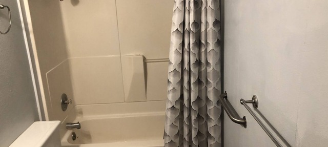Beautiful Lahaina One Bedroom Condo 6 month minimum