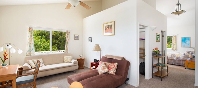 Beautiful, Ocean View Studio- Quiet, Kitchenette, Sleeps 4, Free WiFi & Parking