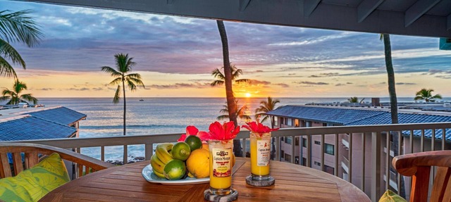 Beautiful Ocean view unit | AC | WiFi | Walk to Town | Kona Reef F22