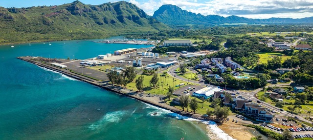 Brand New Unit hosted by Hawaii Life 2BR Banyan Harbor Views, Pool, Full A/C