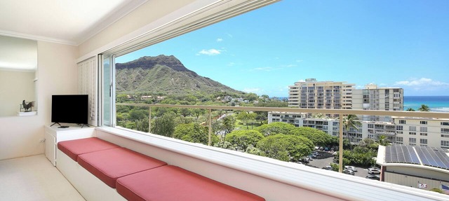 Breathtaking Ocean Views from Quiet Beachfront Condo! Free Parking & Wi-Fi!