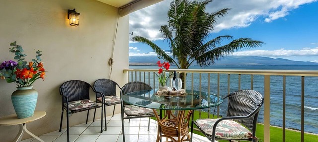 Bright 4BR, 2 Condos for 12 at Maalaea Kai!