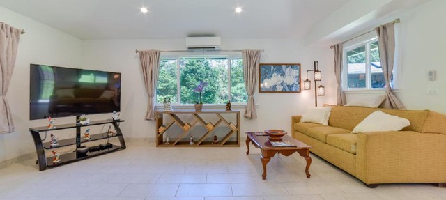 Bright Haiku Studio: Patio + Rainforest View
