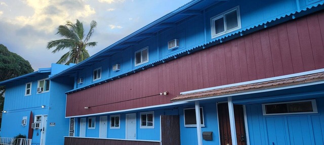 Budget Downtown Studio-H w/Queen Bed, Micro-Kitchen AC, WIFI & 4 free Streamers
