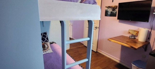 Central Maui Studio Wall Bunks + Kitchenette