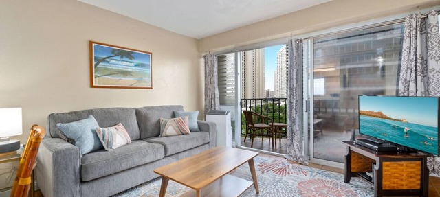 Central Waikiki Bch Gear, Parking, Kitchen, King