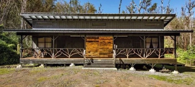 Charming 2-bedroom off grid cabin in peaceful Hawaiian Acres getaway