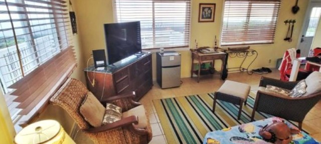 Charming 2-bedroom cottage in Ocean View with WiFi access!