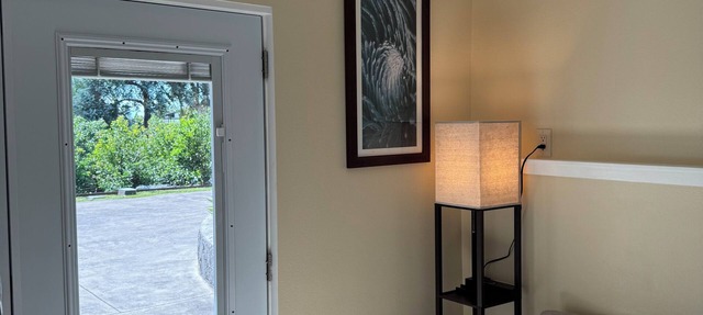 Charming 4-Bedroom Cottage with AC, Smart TVs, and WiFi in Lower Kula