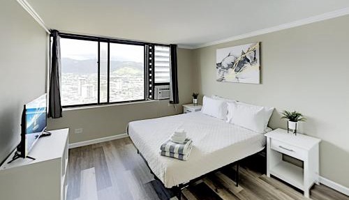 Charming Hawaiian Monarch Studio