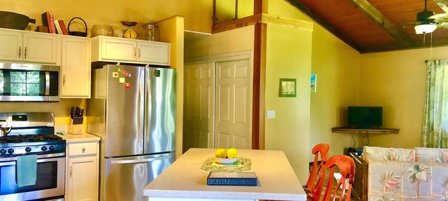Cheerful, spacious home filled with Aloha!
