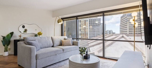 Chic Downtown Honolulu Retreat – Free Parking