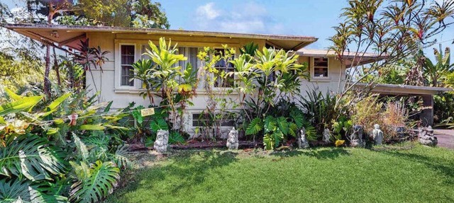 Classic Country Home Near Hilo with Room to Roam