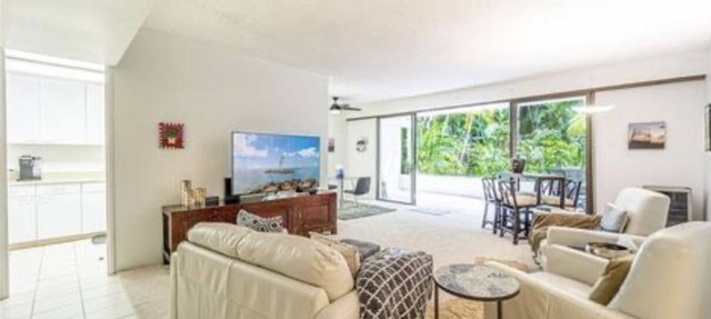 Condo on the Beach (Kahala) 1 bedroom "March & April" *Special Rates*