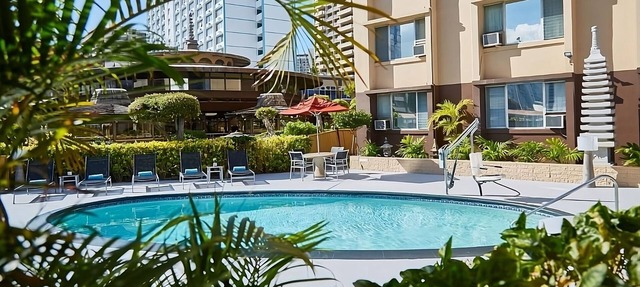 Convenient Stay in Hawaii! Onsite Pool, Pets Allowed, Close to Ala Wai Promenade