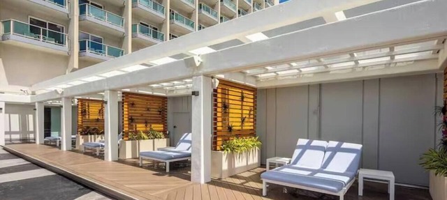 Cozy 1-bedroom apartment in peaceful Honolulu with AC and gym