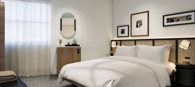 Cozy Room Steps Away from Waikiki Beach | Pool