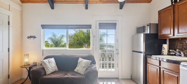 Cozy Sunset Views w/Lanai - Close to Beach by RedAwning