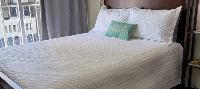 Cozy Waikiki Apt with FREE parking sleeps 4
