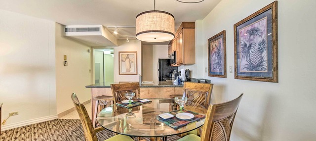 Cute Beachfront Condo w/Lanai & Resort Pools