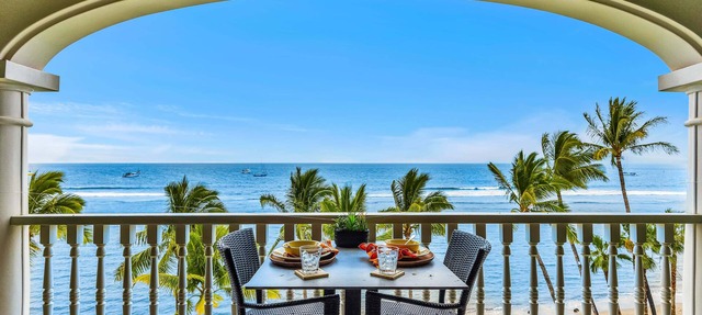 Direct Oceanfront Studio with Lanai & Sunset Views - Lahaina Shores 631