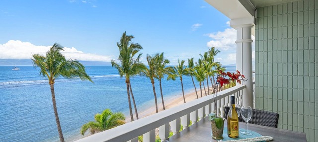 Direct Oceanfront Studio with Lanai & Sunset Views -Lahaina Shores 509