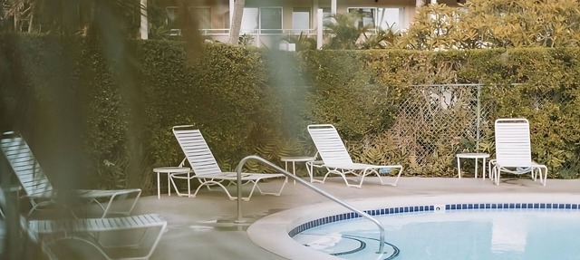 Dive Into Your Dream Vacation! 2 Relaxing Suites w/Balcony | Refreshing View