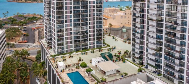Downtown Honolulu Condo | AC W/D Parking