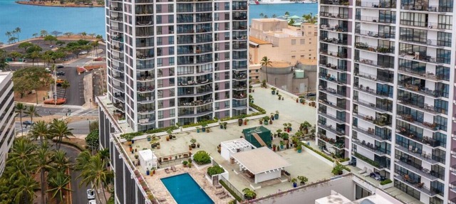 Downtown Honolulu Condo | AC W/D Parking