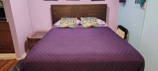 Downtown Wailuku Queen Bed + Kitchenette