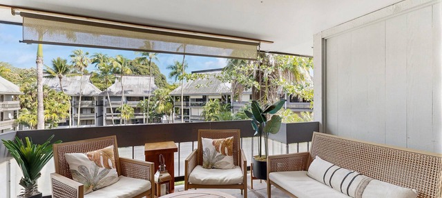 Dreamy Island Gem with Full Kitchen, Free WiFi, Shared Pool, & Private Lanai