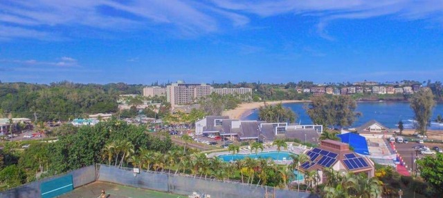 Easy Beach-Close Living in Breezy Lihue