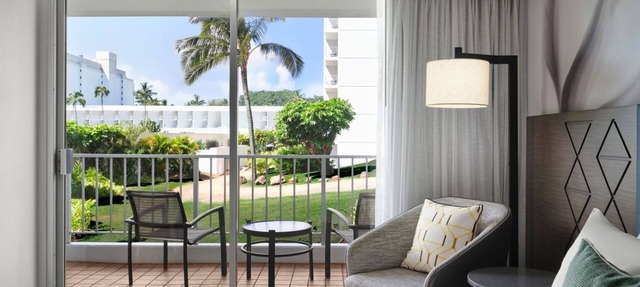 Exciting Water Adventures! Beachfront Resort! W/Pool Access & Airport Shuttle!