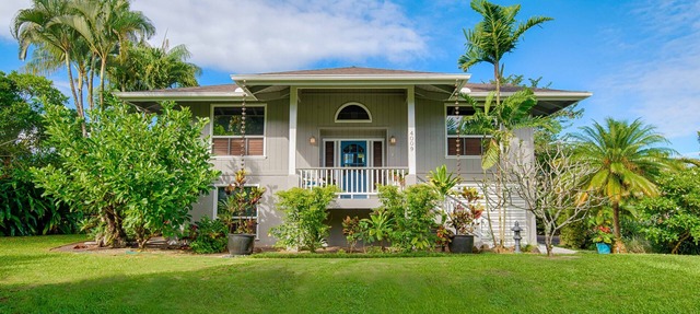 Executive Family 4BR Princeville Home by beaches & the park w/AC, SPA and Bikes