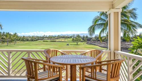 Experience luxury at Hale Okakopa, a 2-bedroom condo in beautiful Waikoloa.