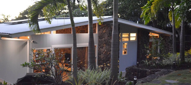 Experience Paradise At Our Modern Hawaiian Cottage With Ocean Across The Street