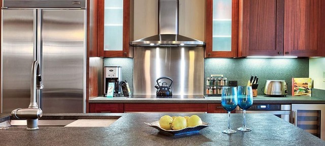 Fall Specials & Sales now-Fabulous 3 BR/3 BA Updated Villa