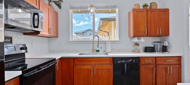 Fam Friendly Townhouse in heart of Kapolei! With pool&gym. Mins to beaches&more.