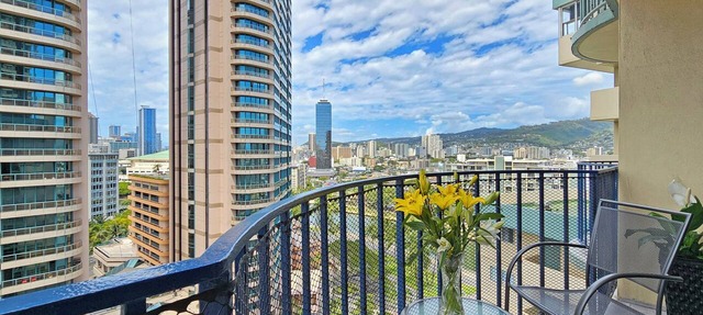 Free Parking, Beach Gear Included, 2BR 1BA in Waikiki