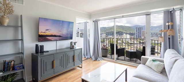 Free Parking in the Building, King & Queen Bed, Full Kitchen, Beautiful Views