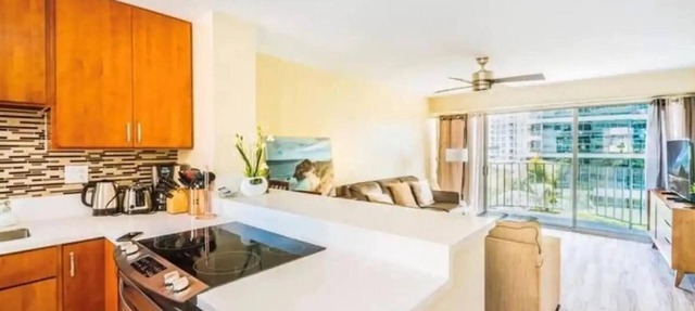 FREE parking, w pool, surfboard! NEW RENO! Fits 6