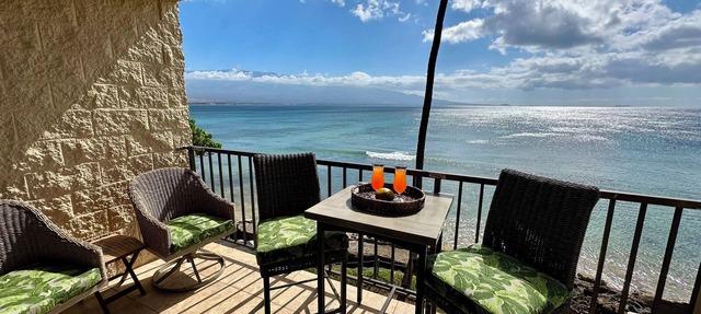 Front-Row Ocean View retreat, Whales, Sunsets, Steps to Beach, Kanai A Nalu #319